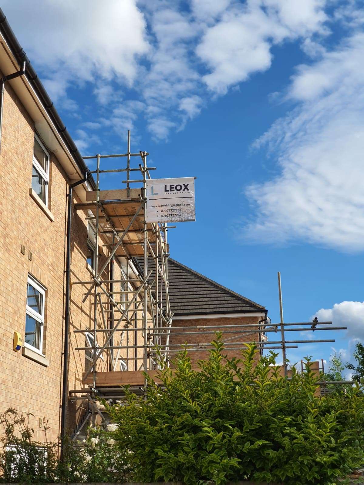 scaffolding company London and blue sky